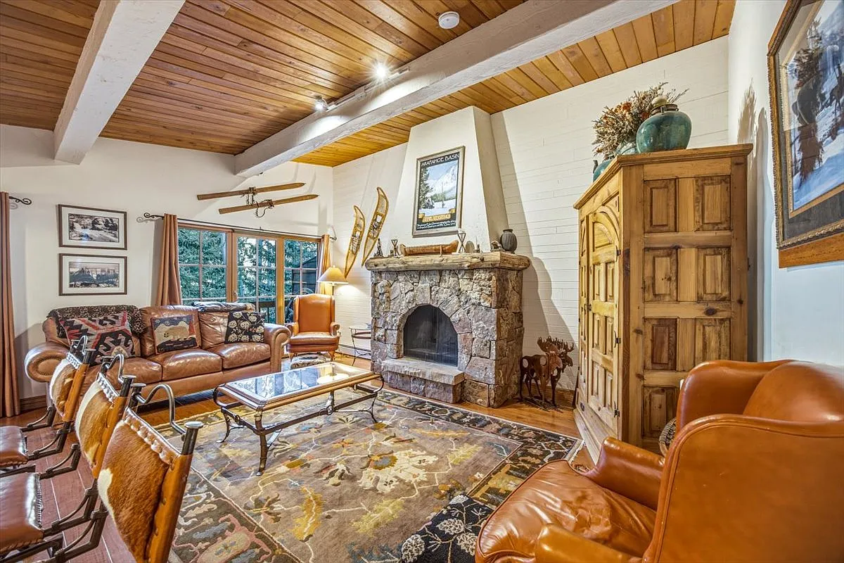 4 bed, 2108 sqft, $8,000 — Photo 1