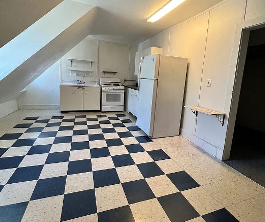 1st image of 1513 E Superior St #7