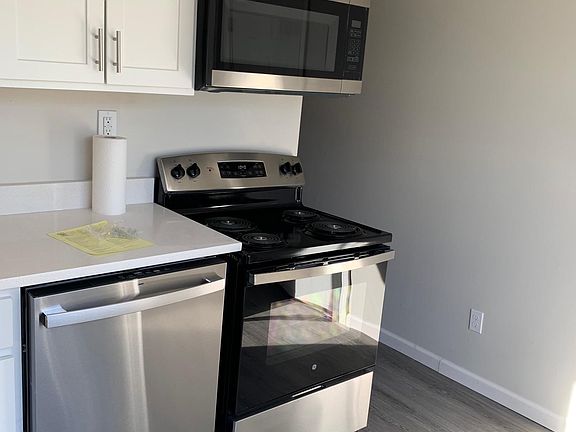 2nd image of 389 Richmond Ave #2