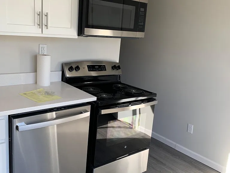 389 Richmond Ave #2D — Photo 2