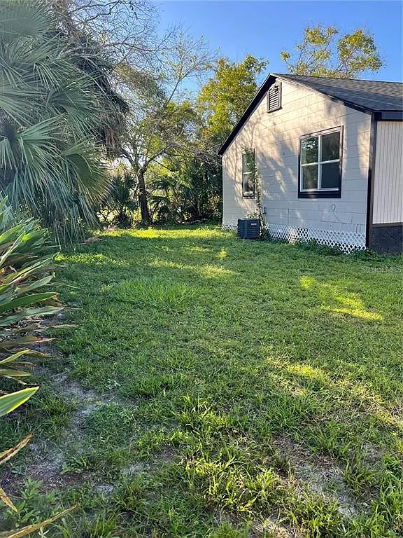 3 bed, 1.0 bath, 2280 sqft, $1,500 — Photo 2