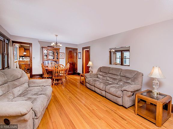 4th image of 948 Rose Ave E