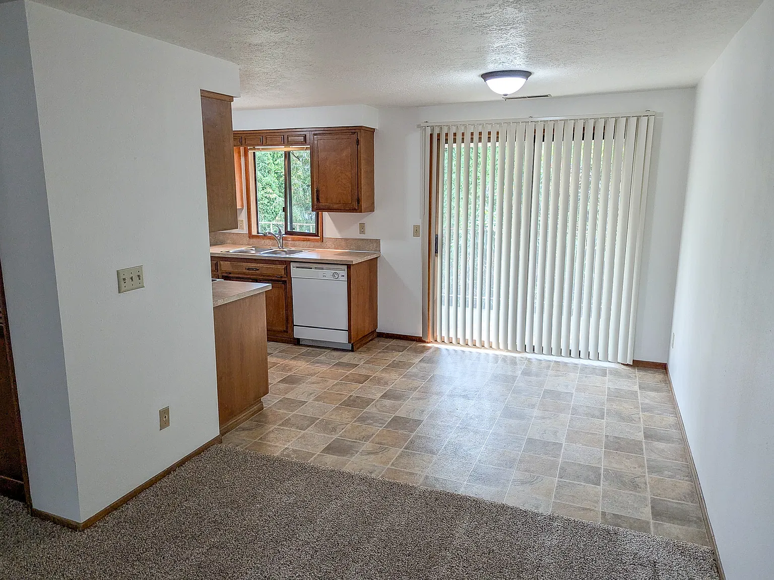 2 bed, 900 sqft, $1,295 — Photo 4