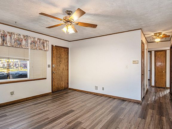 4th image of 2811 Twin City Dr