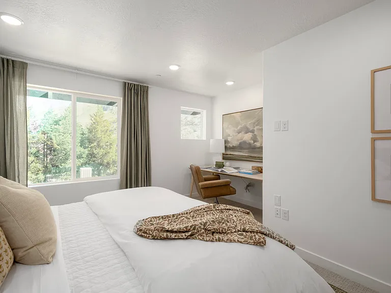 Azure Townhomes Phase I — Photo 7