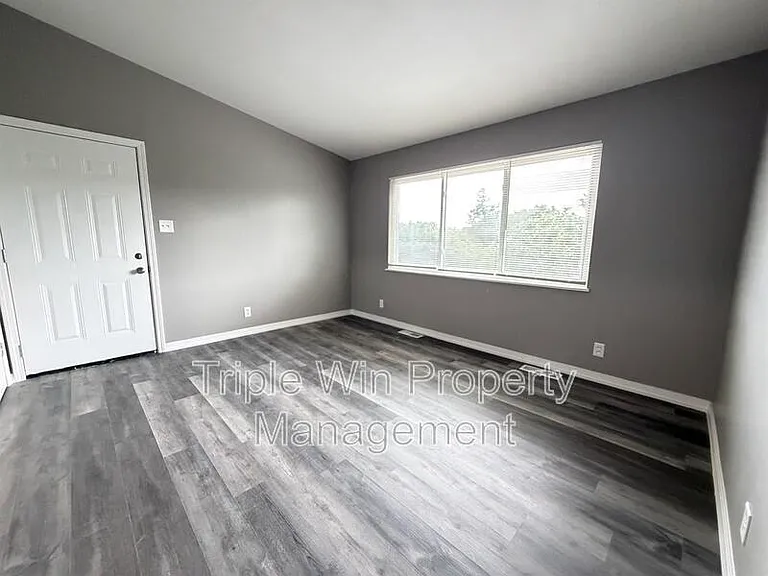 63 Patricia Pl — Photo 12