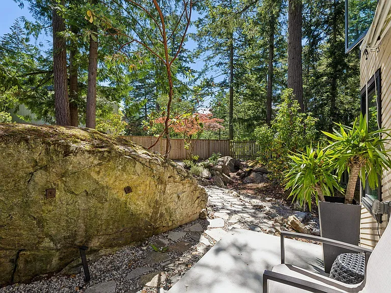 5620 Larson Pl — Photo 32