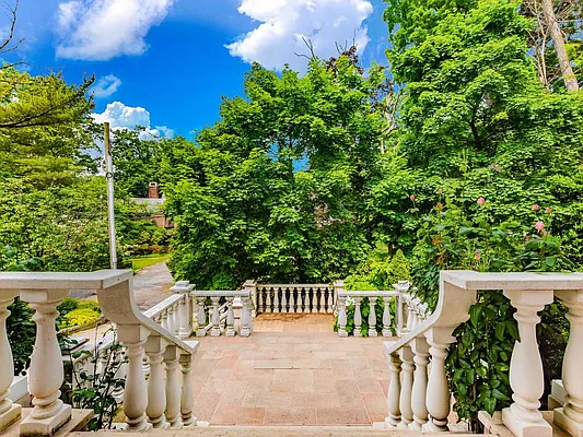 Sold by Re/Max In The City | media 3