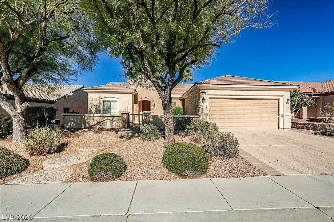2 bed, 2.0 bath, 2096 sqft, $2,395 — Photo 1