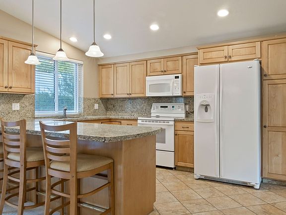 2nd image of 1561 Cherokee Dr