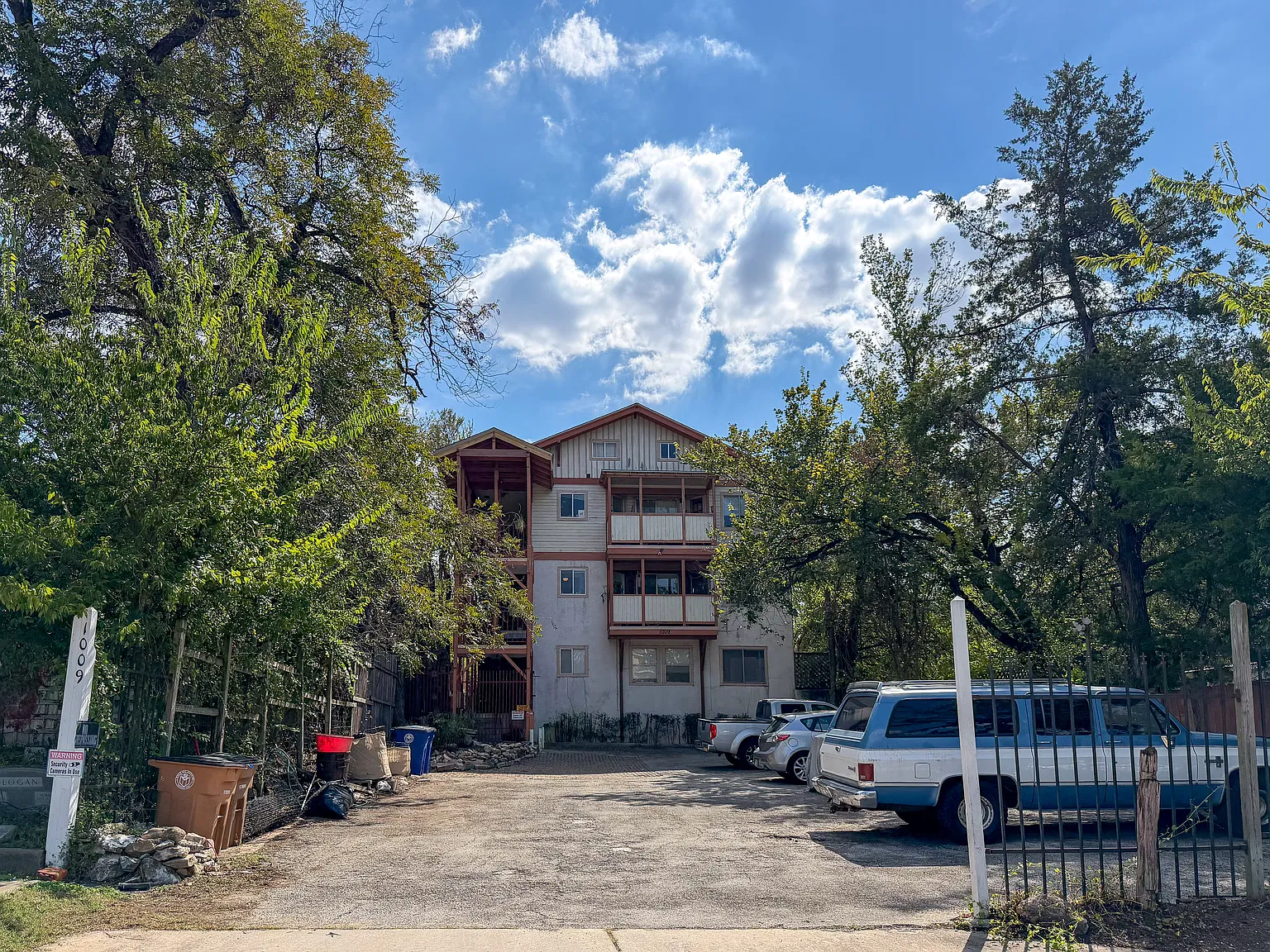 2 bed, 740 sqft, $1,425 — Photo 1