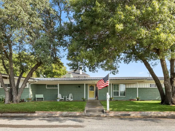 716 E South St, Henrietta, TX 76365