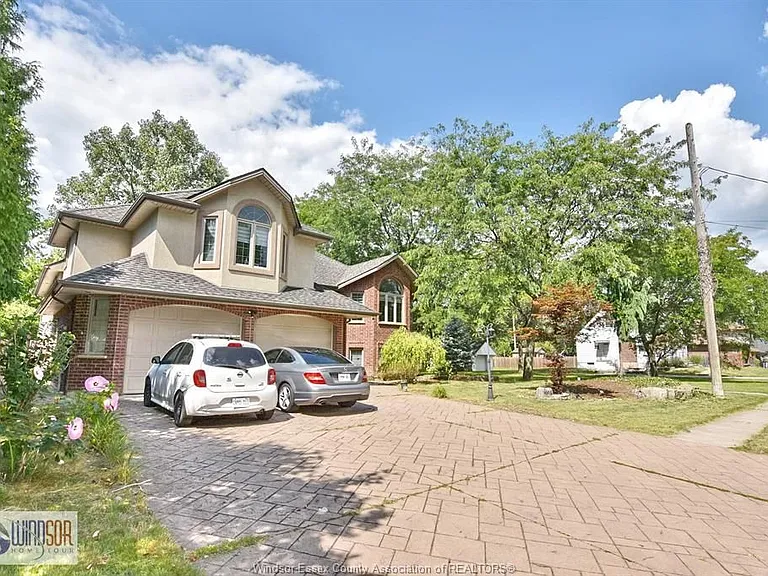 4305 Casgrain Dr #UPPER — Photo 3