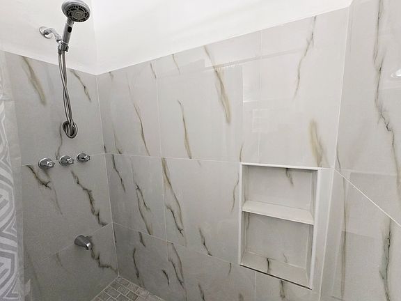 4th image of 2305 Monroe St APT 4
