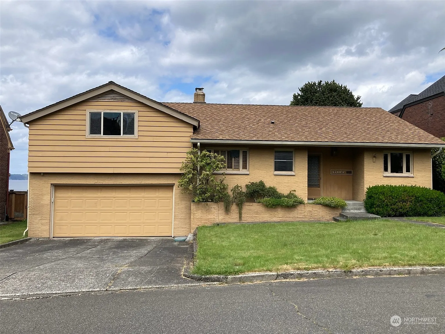 607 N Stadium Way photo 1