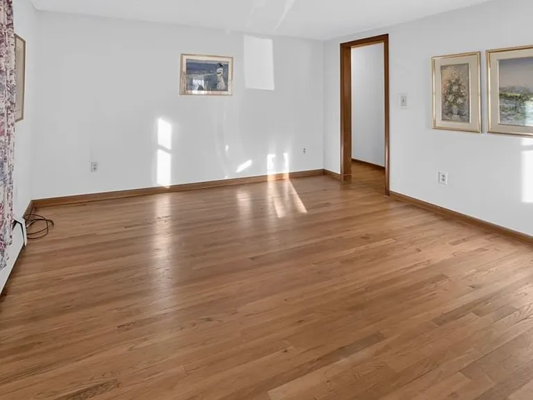 23 Thompson St — Photo 12