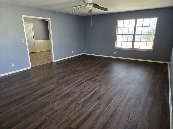 3rd image of 302 E Cheryl Dr