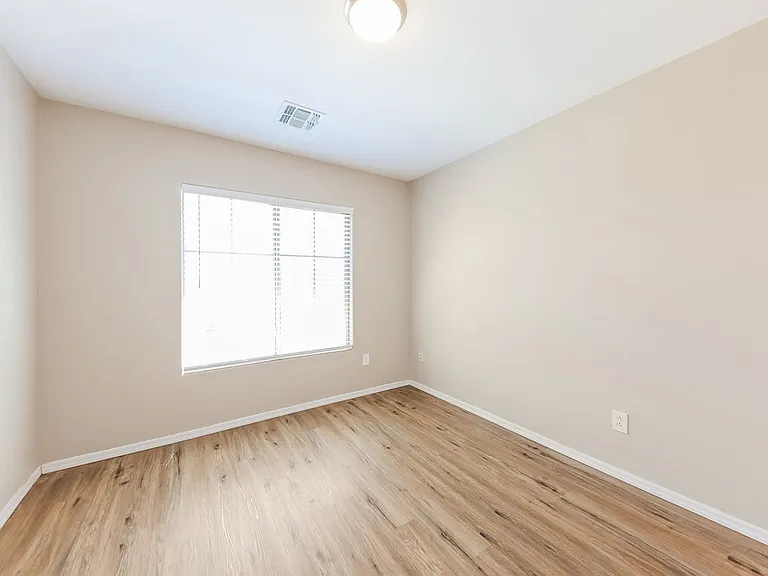 40810 N Hudson Ct — Photo 15