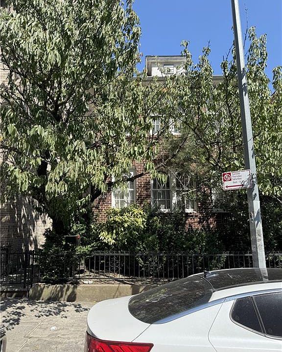 2nd image of 1663 E 18th St