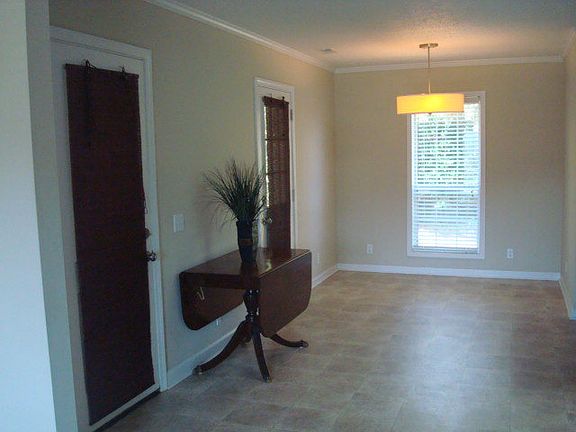 5th image of 2005 Essex Dr