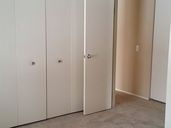 Guest Bedroom (2)