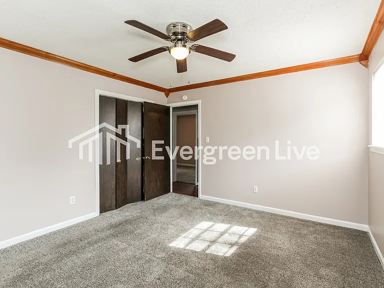 528 Leewood Ln — Photo 9