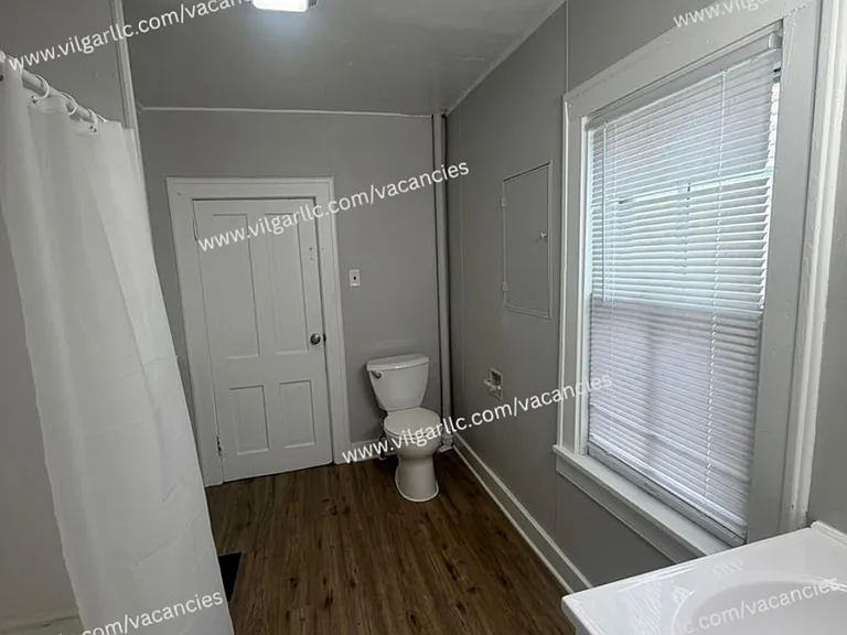 109 Columbia St — Photo 8