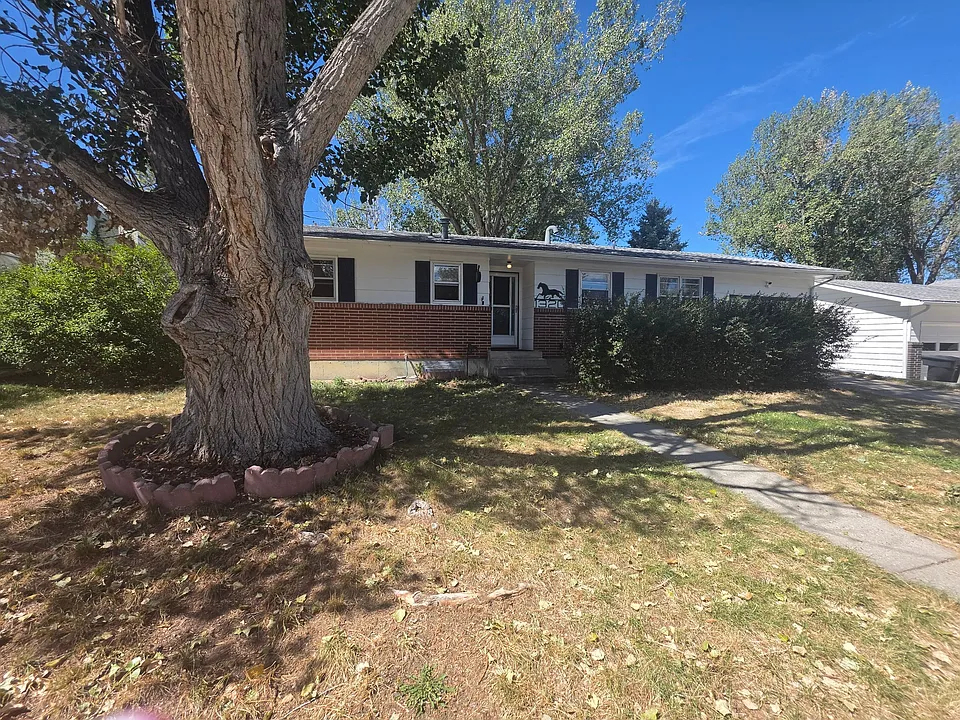 1320 Jamaica Dr