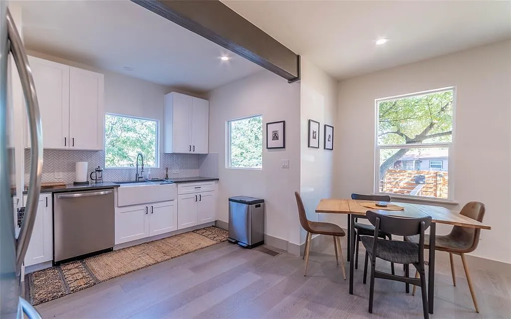 2 bed, 1.0 bath, 804 sqft, $2,450 — Photo 3