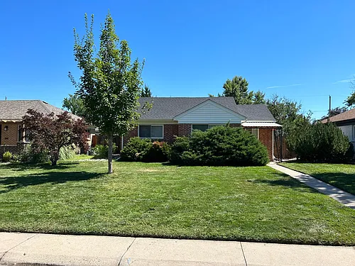 2970 Hudson St Photo 1