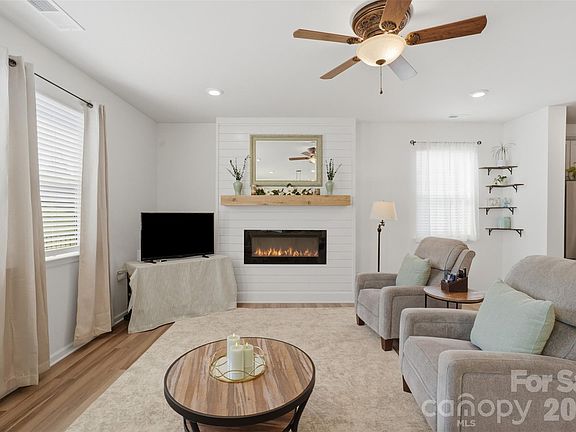 4th image of 1011 Yearden Ln