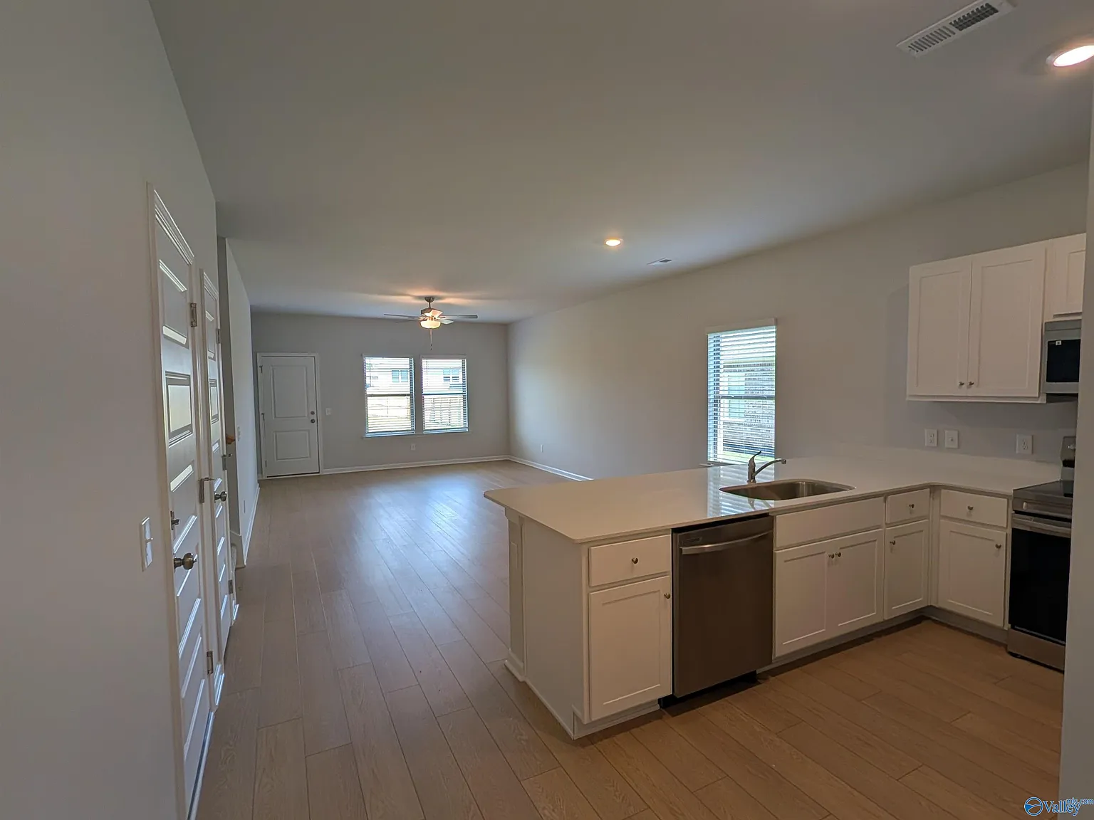 4 bed, 2.5 bath, 1892 sqft, $1,900 — Photo 4