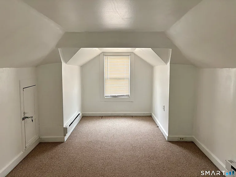 565 Sylvan Ave — Photo 17