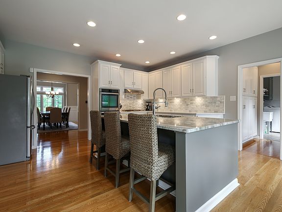 5th image of 2316 Beauport Dr