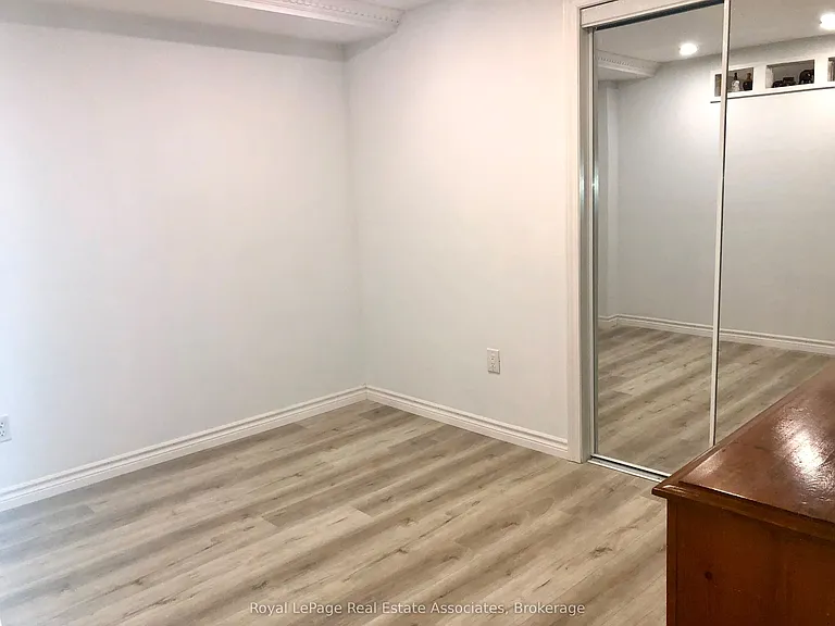 889 Bancroft Dr W #BASEMENT — Photo 12