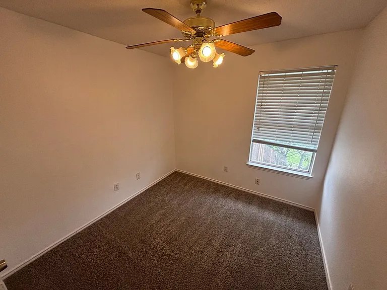 2100 Larkspur St — Photo 13