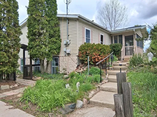 10055 N Genesee Rd NW, Mount Morris, MI 48458