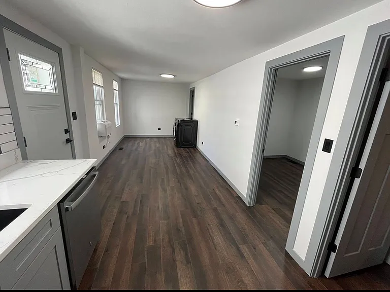 1833 W 21st St #1 — Photo 1