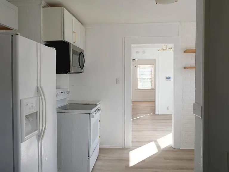 3038 Melita Ave — Photo 8