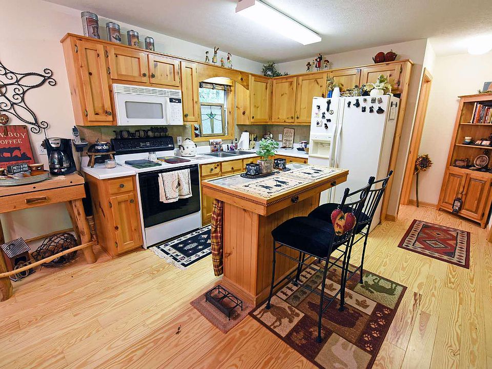 176 Holly Cove Cir Blairsville GA Zillow