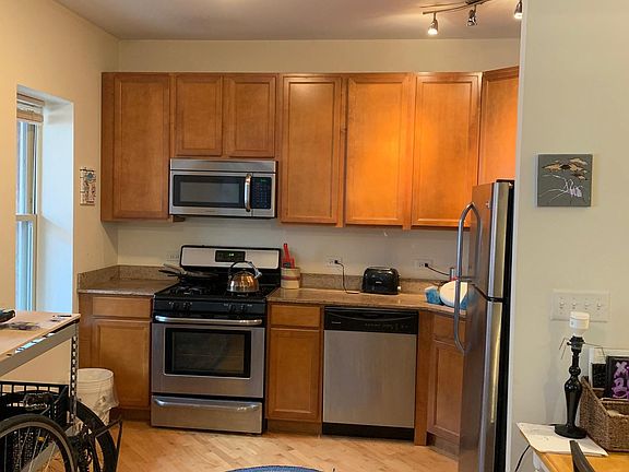 3rd image of 7048 N Paulina St APT 2