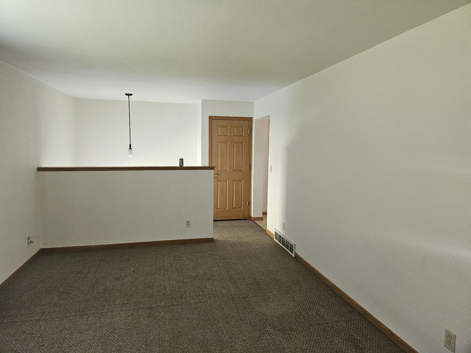 2 bed, 1.5 bath, 1500 sqft, $1,300 — Photo 2