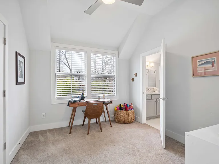 1125 Chester Ave #11 — Photo 23