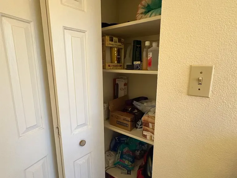 942 S Harmony Ln — Photo 1