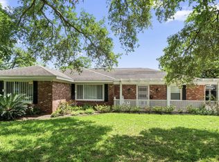 206 Village Dr, Sugar Land, TX 77498
