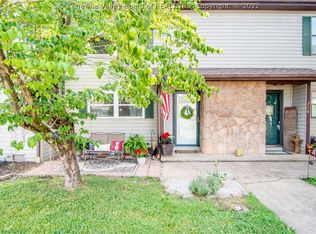 703 Fairway Gdns, Hurricane, WV 25526