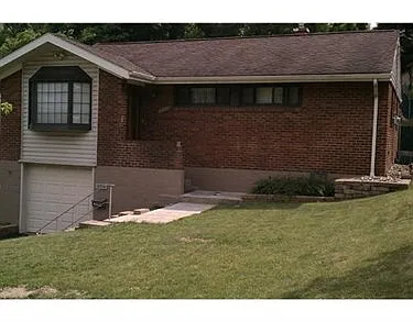 155 Queenston Dr photo 1