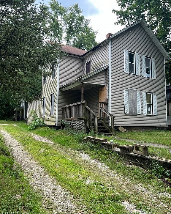 2nd image of 627 Allyn St