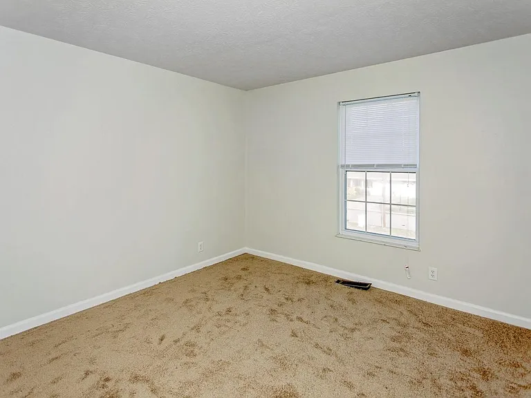 5695 Victoryview Ln — Photo 12