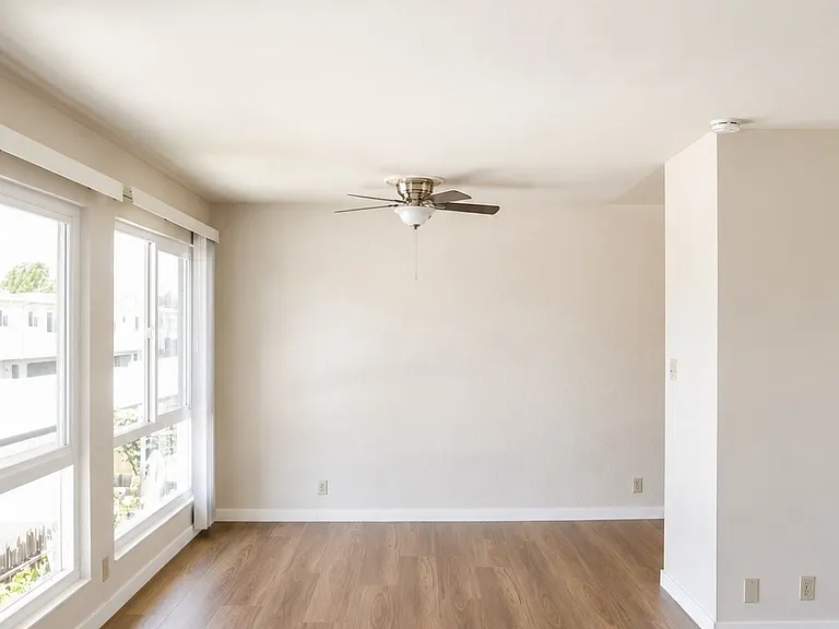 Southshore Gardens Apartments — Photo 12